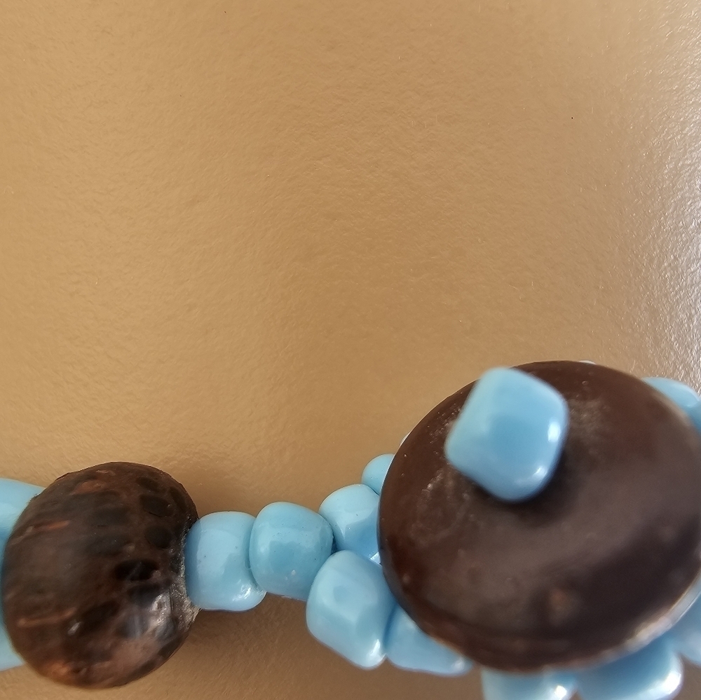 Clamshell Necklace - Picture 3 of 6